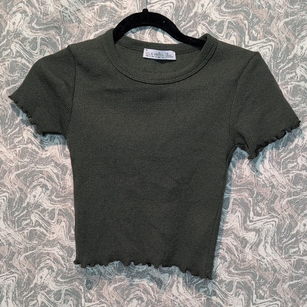 La & Vetta Crop T-shirt Size Medium